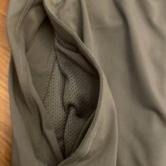 BRAND NEW men under armour training gray shorts with pockets size XXL - Picture 6 of 8